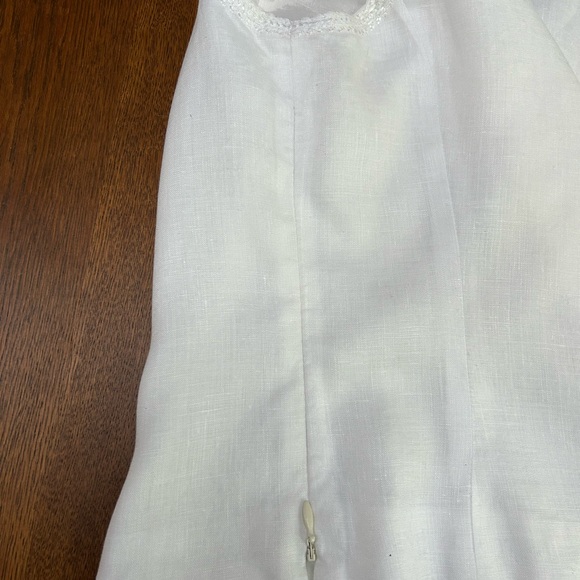Ann Taylor White Linen V neck top,lined 100 acetate, side zipper. Embroidered. - Picture 5 of 6